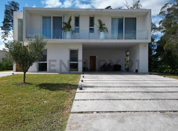 Casa · 300m² · 4 Dormitorios · 2 Cocheras · Casa en Venta en Greenville Polo & Resort
