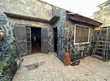 PH · 109m² · 4 Ambientes · 1 Cochera · 65 E/ 26 y 27 | PH Al Frente 3 Dorm. + Monoambiente a Refaccionar