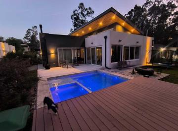 Casa · 200m² · 3 Dormitorios · Venta Chalet en Arenas del Sur