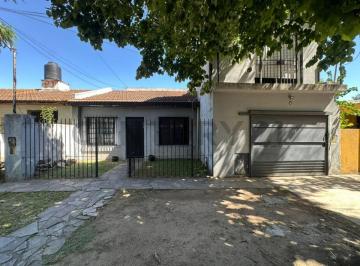Casa · 140m² · 6 Ambientes · 21d E/ 423 Bis y 424 | Casa de 4 Dorm. con Parque y Pileta