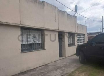 Casa · 105m² · 3 Ambientes · 2 Cocheras · Calle 39 E/ 131 y 132 | Casa en Venta de Dos Dorm.