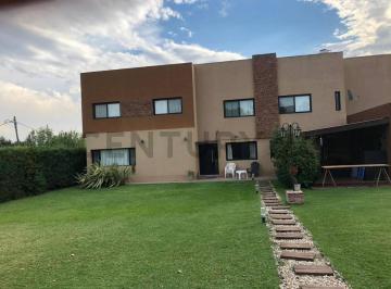 Casa · 220m² · 4 Ambientes · Casa en Venta Villa Garibaldi - Sicardi