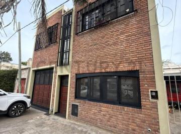 Casa · 280m² · 6 Ambientes · 1 Cochera · 59 Entre 137 y 138, Casa 3 Dorm. en Venta, Los Hornos