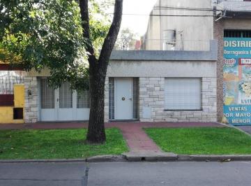Casa · 87m² · 3 Ambientes · 1 Cochera · Casa en Venta de Dos Dormitorio con Cochera y Patio en Alberdi