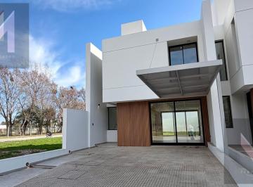 PH · 180m² · 6 Ambientes · 2 Cocheras · PH - Campo Chico Urbanización Residencial