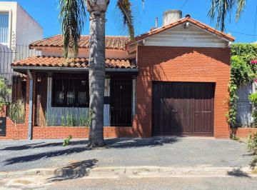 Casa · 180m² · 4 Ambientes · 1 Cochera · Venta Casa 4 Amb C/cochera Pileta Jardin, Castelar