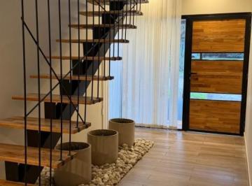 Casa · 310m² · 6 Ambientes · Venta Casa Barrio Cerrado Camino de Sirga y Reconquista - Yb