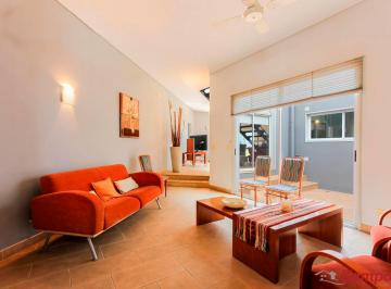 Casa · 282m² · 5 Ambientes · 2 Cocheras · Casa en Boedo con Parque y Pileta