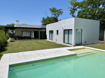 Casa · 138m² · 3 Ambientes · 2 Cocheras · Venta Casa 3 Amb con Piscina en Barrio Santa Elena, Pilar del Este