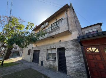Casa · 65m² · 3 Ambientes · 3 Cocheras · Casa Tres Ambientes Cocheras en Venta en Wilde
