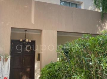 Casa · 1m² · 6 Ambientes · El Rocio - Moderna Propiedad con 5 Dorm.