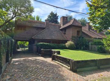 Casa de 6 ambientes, La Plata · Chalet con Gran Parque, Pileta y Quincho