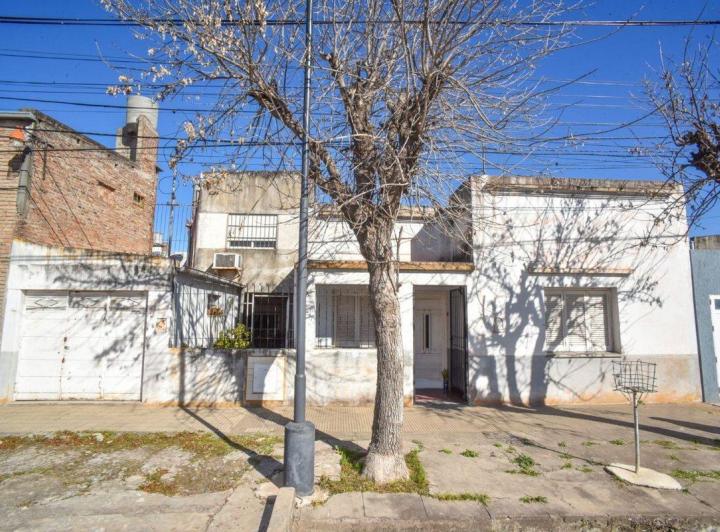 Casa · 210m² · 5 Ambientes · 1 Cochera