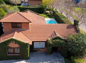 Casa · 201m² · 4 Ambientes · Venta Casa Pileta Dependencia Los Pilares Pilar