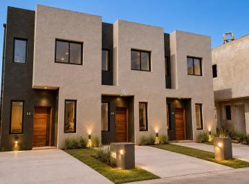 Casa · 95m² · 3 Ambientes · 1 Cochera · Casa en Venta en Spring Park, Pilar, G. B. a. Zona Norte