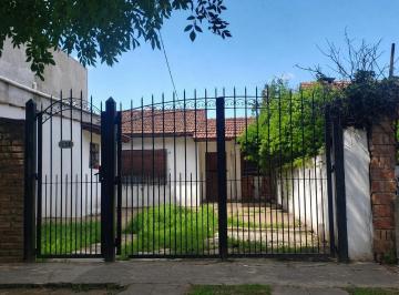 Terreno · 174m² · Terreno en Longchamps, Lote Propio con Potencial y Cochera Para 3 Autos.