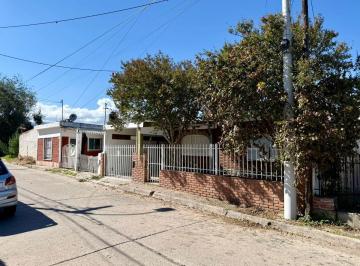 Casa de 3 ambientes, Mina Clavero · Chalet en Ubicación Privilegiada – Centro de Mina Clavero
