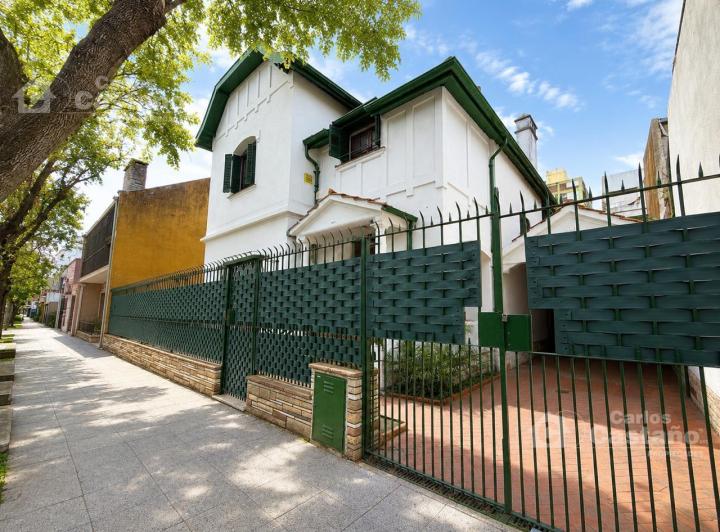 Casa · 240m² · 5 Ambientes · 2 Cocheras