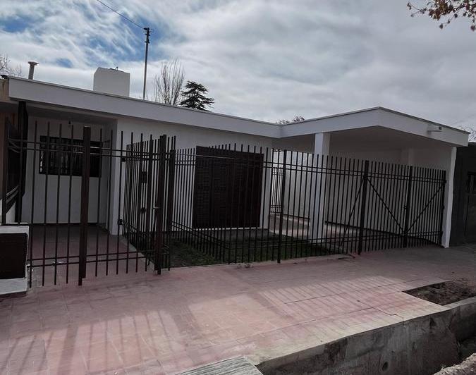 Casa · 5 Ambientes · 1 Cochera
