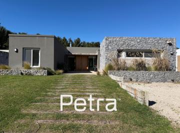Casa · 186m² · 4 Ambientes · Casa en Venta en Costa Esmeralda - Fondo Al Golf - Gas Natural