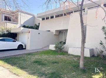 Frente · Alquila Casona - Emilio Civit a m de Los Portones del Parque San Martín, Mendoza