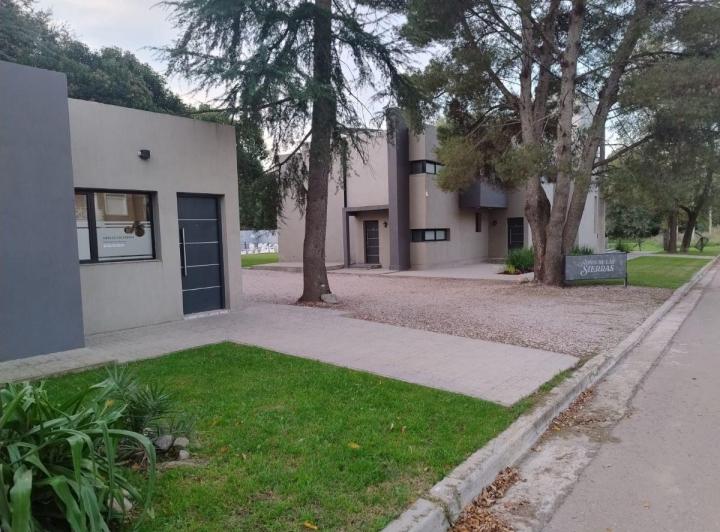 Hotel · 440m² · 8 Dormitorios · 8 Cocheras