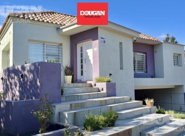 Casa · 232m² · 6 Ambientes · 4 Cocheras · Chalet de Categoría - Gas Natural - 3 Dorm. - Rincón del Este / Merlo San Luis
