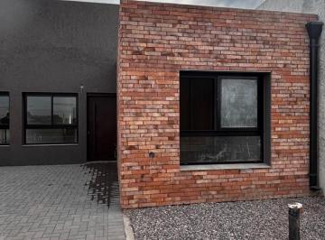 Casa · 72m² · 1 Ambiente · 1 Cochera · Venta Duplex 2 Dorm. Cochera Quebradas de Manantiales