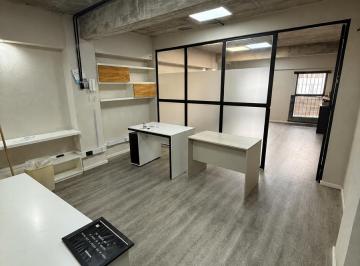 Oficina comercial · 90m² · 3 Ambientes · Excelente Oficina en Pleno Flores, Muy Buen Estado 90 m Balcon