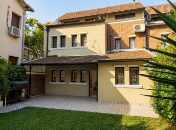 Casa · 160m² · 5 Ambientes · 2 Cocheras · Casa Triplex 5 Ambientes Venta Hurlingham Cochera