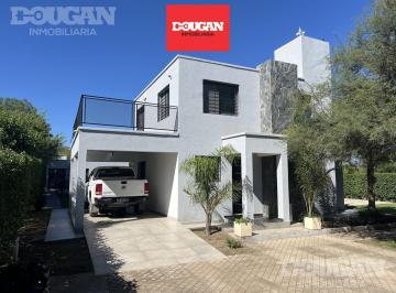 Casa · 91m² · 5 Ambientes · 1 Cochera · Casa con Quincho y Piscina - Carpintería San Luis
