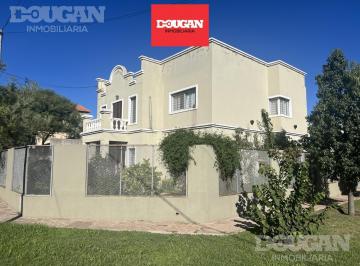 Casa · 191m² · 8 Ambientes · 1 Cochera · Casa en Venta - Amplio Parque y Pileta - Villa de Merlo