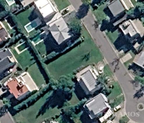 Terreno · 379m²