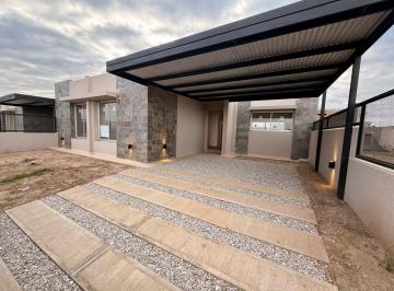 Casa · 175m² · 5 Ambientes · 2 Cocheras · Casa en en Venta en Terrazas de Manantiales. 3 Dorm.
