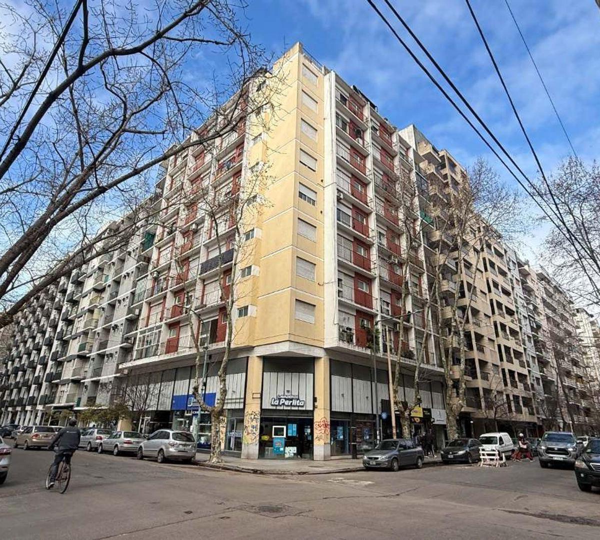 Depto monoambiente 28m² con cochera — Falucho 2100