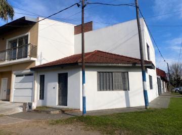 Casa · 451m² · 5 Ambientes · 1 Cochera · Casa en Los Hornos