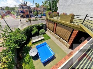 Casa · 160m² · 5 Ambientes · Casa de 3 Dorm., Refaccionada con Jardín y Terraza, Cochera!