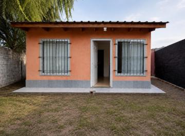 Casa · 2 Ambientes · 1 Cochera · Alquiler de Casa en Urbanización Bosch