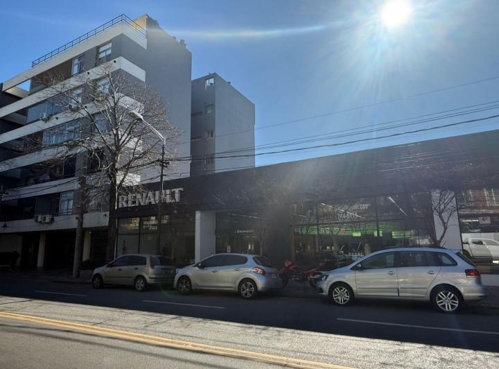 Local comercial · 650m² · 8 Cocheras