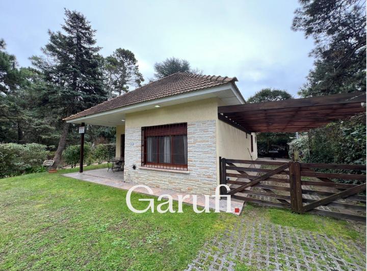 Casa · 80m² · 3 Ambientes · 4 Cocheras