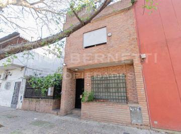 Casa de 4 ambientes, Villa Urquiza · Casa 4 Ambientes en 2 Plantas - Excelente Ubicación