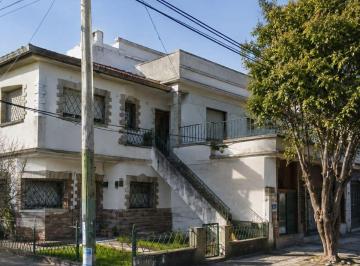 Casa de 5 ambientes, Lomas de Zamora · Chalet en Dos Plantas + Galpón – Excelente Ubicación Comercial en Turdera