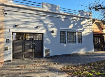 PH de 2 ambientes, Lomas de Zamora · Casa Al Frente en Alquiler