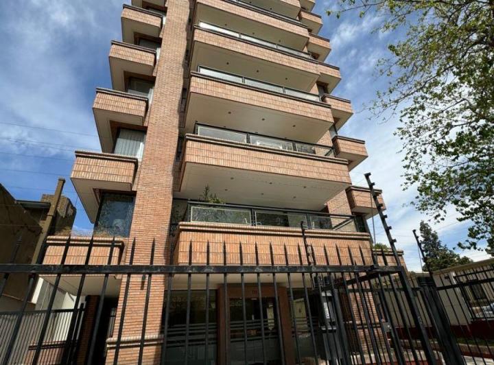 PH · 250m² · 8 Ambientes · 5 Cocheras