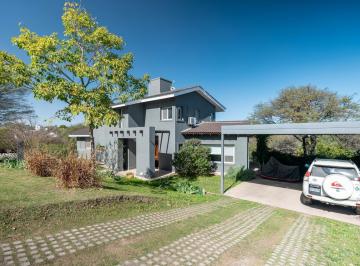 Casa · 330m² · 6 Ambientes · 2 Cocheras · Casa en Venta Altos del Golf 4 Dorm. - Pileta