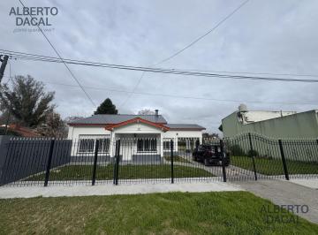 Casa · 92m² · 4 Ambientes · 1 Cochera · Casa - Alquiler - Villa Elisa - 2 Dorm.