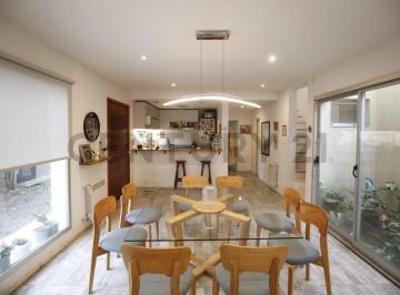 Casa · 158m² · 5 Ambientes · 2 Cocheras · Casa en Venta en Gonnet Entre Caminos | 4 Dorm., Pileta y Parque