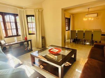 Casa · 264m² · 5 Ambientes · 3 Cocheras · Casa en Venta en Escobar - 4 Dorm. - Escritorio - Quincho - Pileta - Escritura!