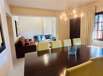 Casa · 264m² · 5 Ambientes · 3 Cocheras · Casa en Venta en Escobar - 5 Dorm. - Gran Terreno - Impecable!