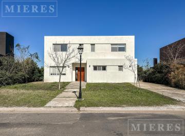 Casa · 272m² · 6 Ambientes · 3 Cocheras · Casa a Estrenar en Venta, San Rafael Villanueva